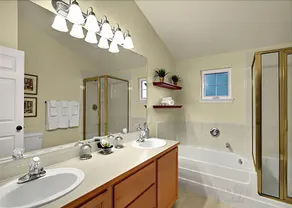 Ballard Northwesterner - Three Bedroom Townhome with Balcony - Image 2