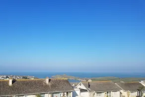 Beautiful Refurbished Home - Short Walk to the Beach - Image 4