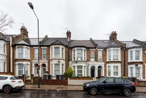 Stylish Manor Park Nest - AWX - Image 4