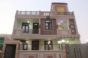 FabHotel Queen Palace by OYO Rooms - Image 3