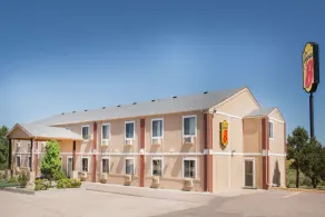 Super 8 by Wyndham Limon - Image 5