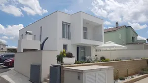 Villa Teuta-modern house with heated pool - Image 3