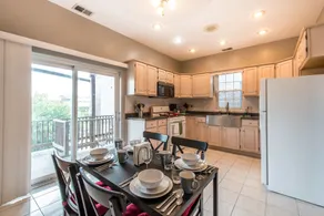 Grand Local Ave Luxury Apartments - Image 5