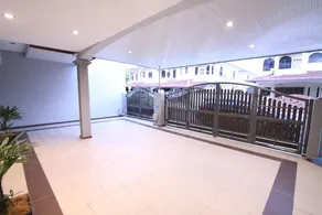 Susan's Impressive Home - Image 5