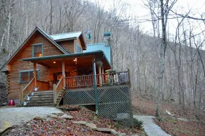 Nantahala Riverside 3 Bedroom Cabin by RedAwning - Image 4