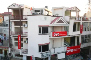 OYO 10239 Holiday INN Paradise - Image 4