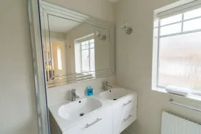 Luxury 5 Bed house in Windsor - Image 3