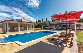 Nice Home in Vodnjan With Wifi and 3 Bedrooms - Image 5