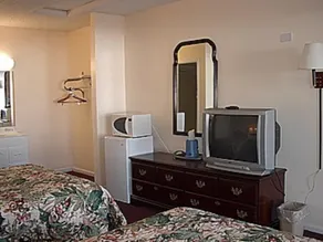 Economy Inn - Image 5