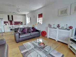Modern Apartment in Deal Kent With Parking - Image 4
