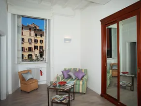 Coronari Courtyard - Image 4