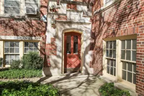 1-Bedroom Nice Apartment in Skokie - Image 5