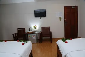 Holiday Hotel - Image 5