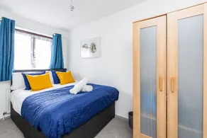 Cosy 2-bed House! Dagenham! Free Parking - Image 4