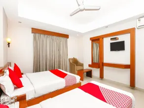 Greenwood Inn and Suites by OYO Rooms - Image 2