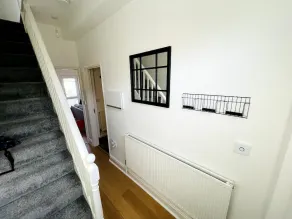 Stunning 4-bed House in Derby - Image 4