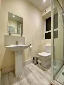 Parkstone Guest House - Image 5