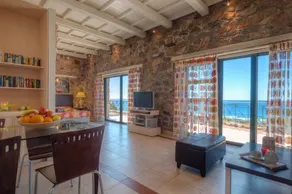 Villa Meliti is a Luxury Villa With the sea Just a Breath Away - Image 2