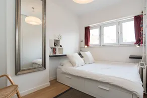Deluxe City Apartment - Image 2