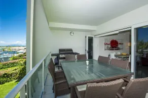 Waterfront 'Beachside' Apartment - Ocean View, Central location, Pool, Wifi, King bed, Deluxe Spa Ensuite - Image 2