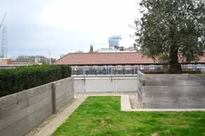 1 Bed Flat in Whitechapel with Roof Terrace - Image 2