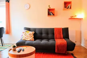 Quirky and Modern Apartment Near the Shore - Image 2