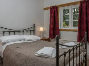 Vicarage Cottage - Image 2