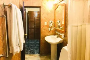 Hotel Guatemala Inn - Image 4