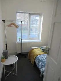 Spacious and Modern House in Derby, England - Image 4