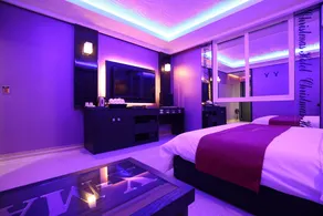 X Mas Hotel - Image 5