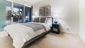 Absolute Riverfront One Bedroom Apartment - Image 3