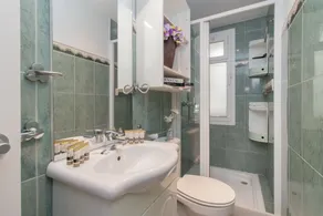 C52 - Seaside 2 Bedrooms By the Center - Image 5