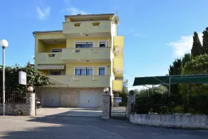 Apartments Vinko-100m from beach - Image 5