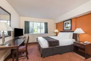 Days Inn & Suites by Wyndham Groton Near the Casinos - Image 3