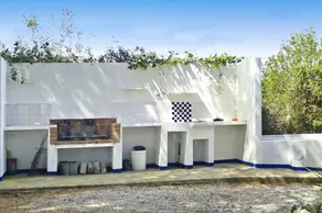 Family friendly house with pool - Image 4