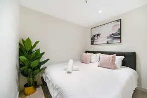 Luxury Experience in Prime Location - Image 3