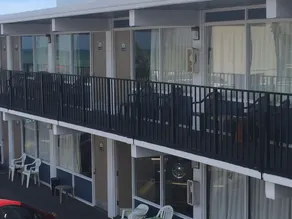 Sea Hawk Motel - Image 5
