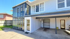Lovely 2- Bedroom Unit with Free Parking - Image 4