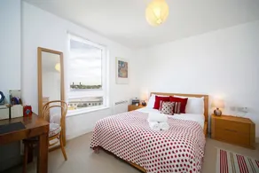 Magnificent 1BR in Historical Greenwich - Image 2
