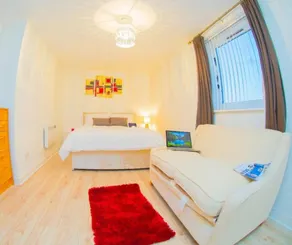 Ivy Place Airport Apartment - Image 5