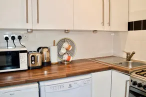 Stylish Apartment In Edinburgh - Image 5