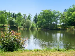 Maison de 2 chambres a Saint Saud Lacoussiere avec magnifique vue sur le lac piscine partagee jardin - Image 3