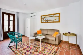 OYO Urban Vida Alcazar - Image 5