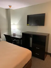 Quality Inn - Image 3