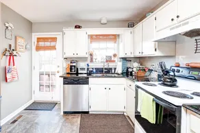 720 Veneta View Home - Image 2