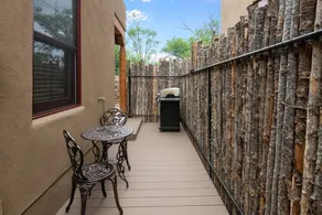 Linda - Stunning Contemporary Home, Walk to The Plaza - Image 3