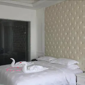 Crystal International Hotel - Image 4