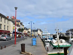 Cozy Holiday Home in Port-en-bessin-huppain With Heating Facility - Image 4