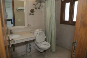 Apartment 18 - Image 5