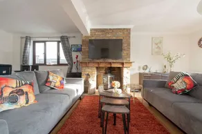 BookedUK - Bungalow House in Roydon - Image 3
